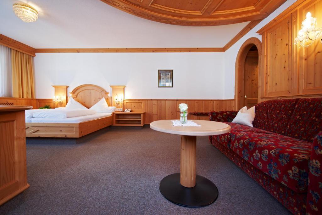 Hollboden Hotel Ischgl Room photo